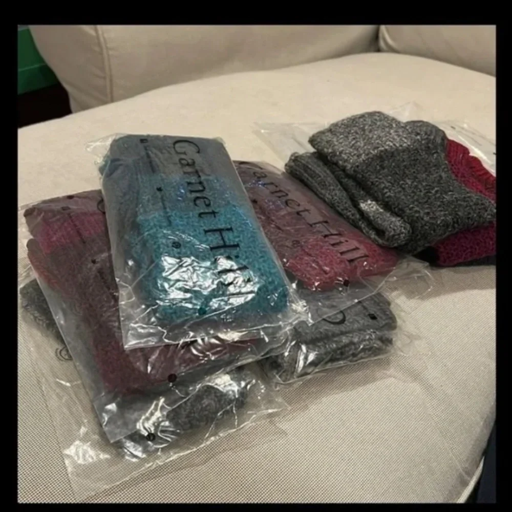 New In Package Garnet Hill Raspberry Wool Blend Knit Fingerless Gloves OS